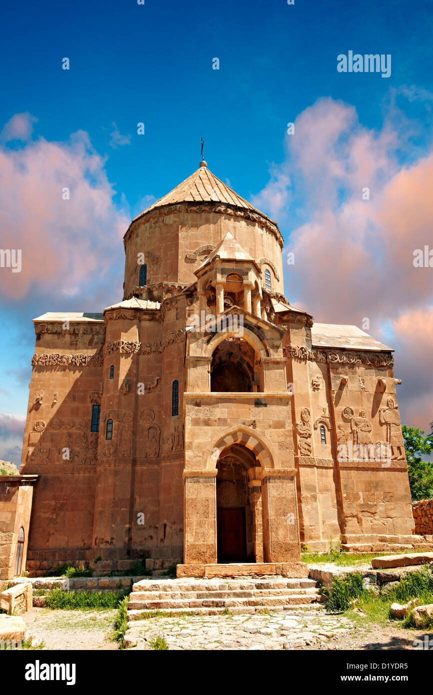 Siglo 10 La catedral ortodoxa armenia de la Santa Cruz en la isla de Akdamar, Lago Van, Turquía 65 Foto de stock