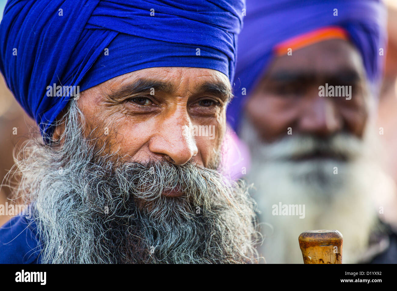 Hombre que llevaba dastar Sikh (turbante), Delhi, India Fotografía de stock  - Alamy