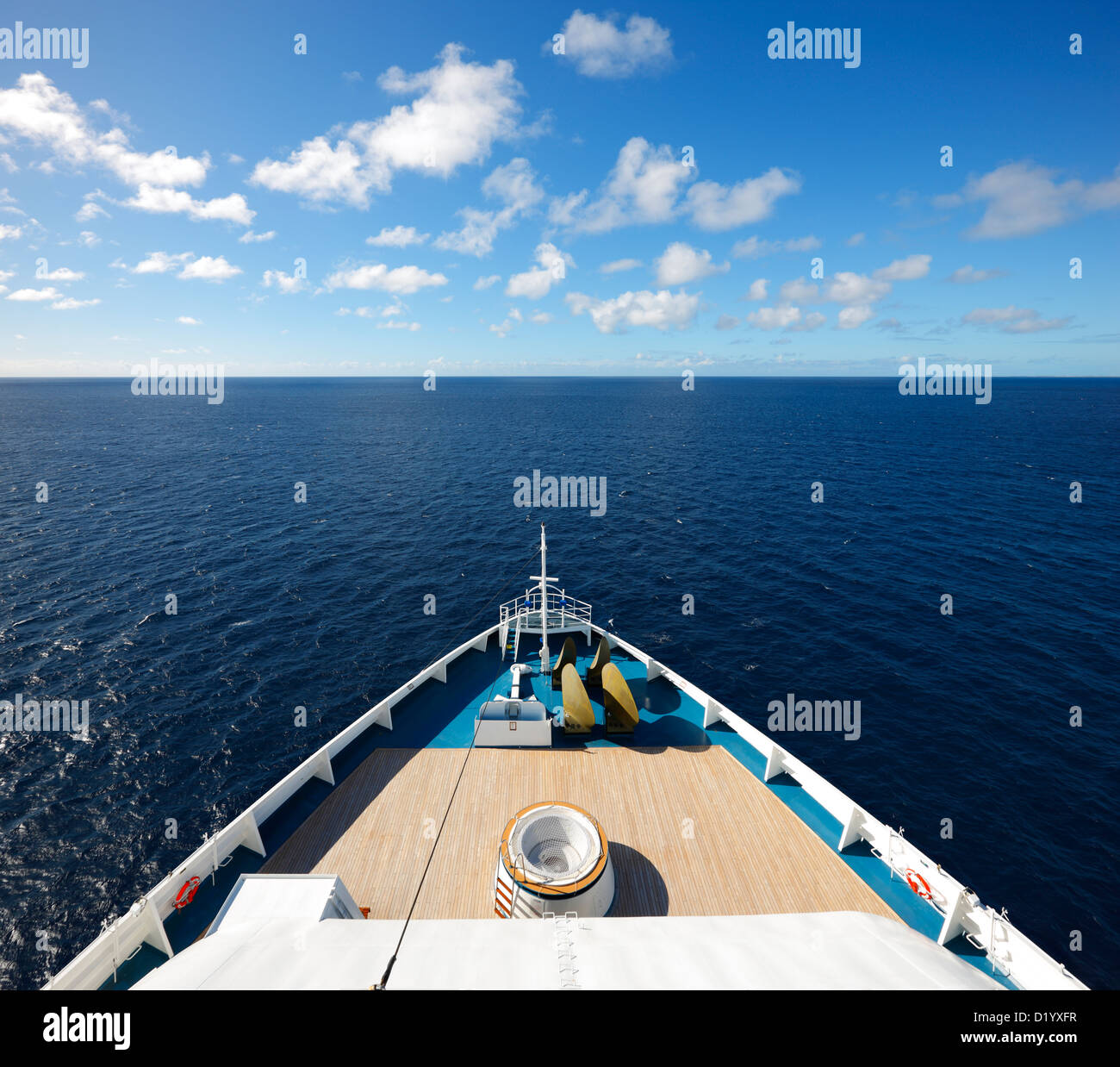 Proa del barco de crucero y mar abierto, el Caribe Foto de stock