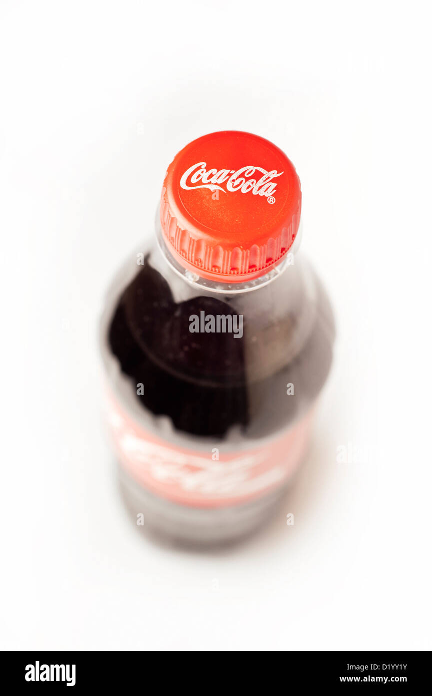 Botella plástica de coca cola fotografías e imágenes de alta resolución ...
