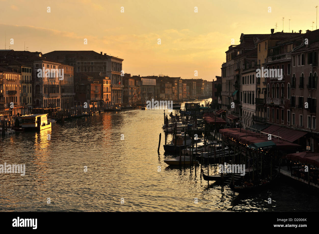 El Canal Grande, en la noche, Venecia, Italia Foto de stock