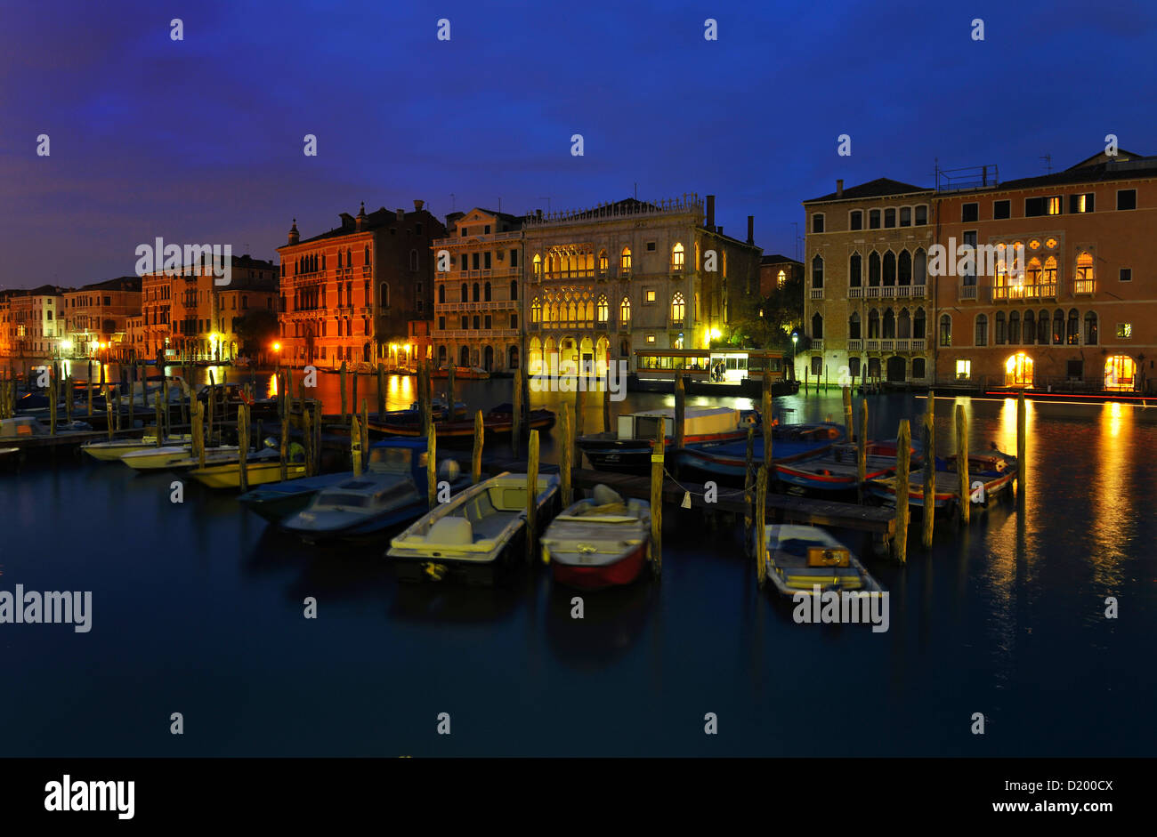 Canal Grande con Ca d'Oro, del mercado de pescado, Venecia, Italia Foto de stock