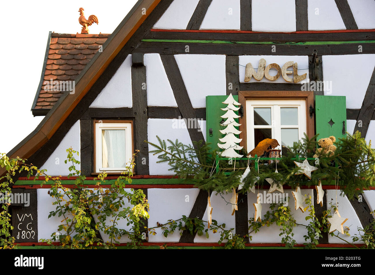 Adornos de Navidad en el exterior de una casa, Kandel, Renania-Palatinado, Alemania Foto de stock