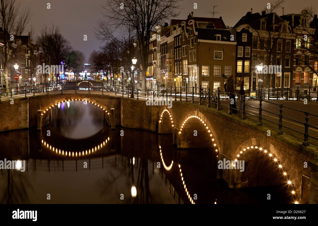 Siete puentes, la convergencia de los canales Reguliersgracht y Keizersgracht, Amsterdam, Países Bajos Foto de stock