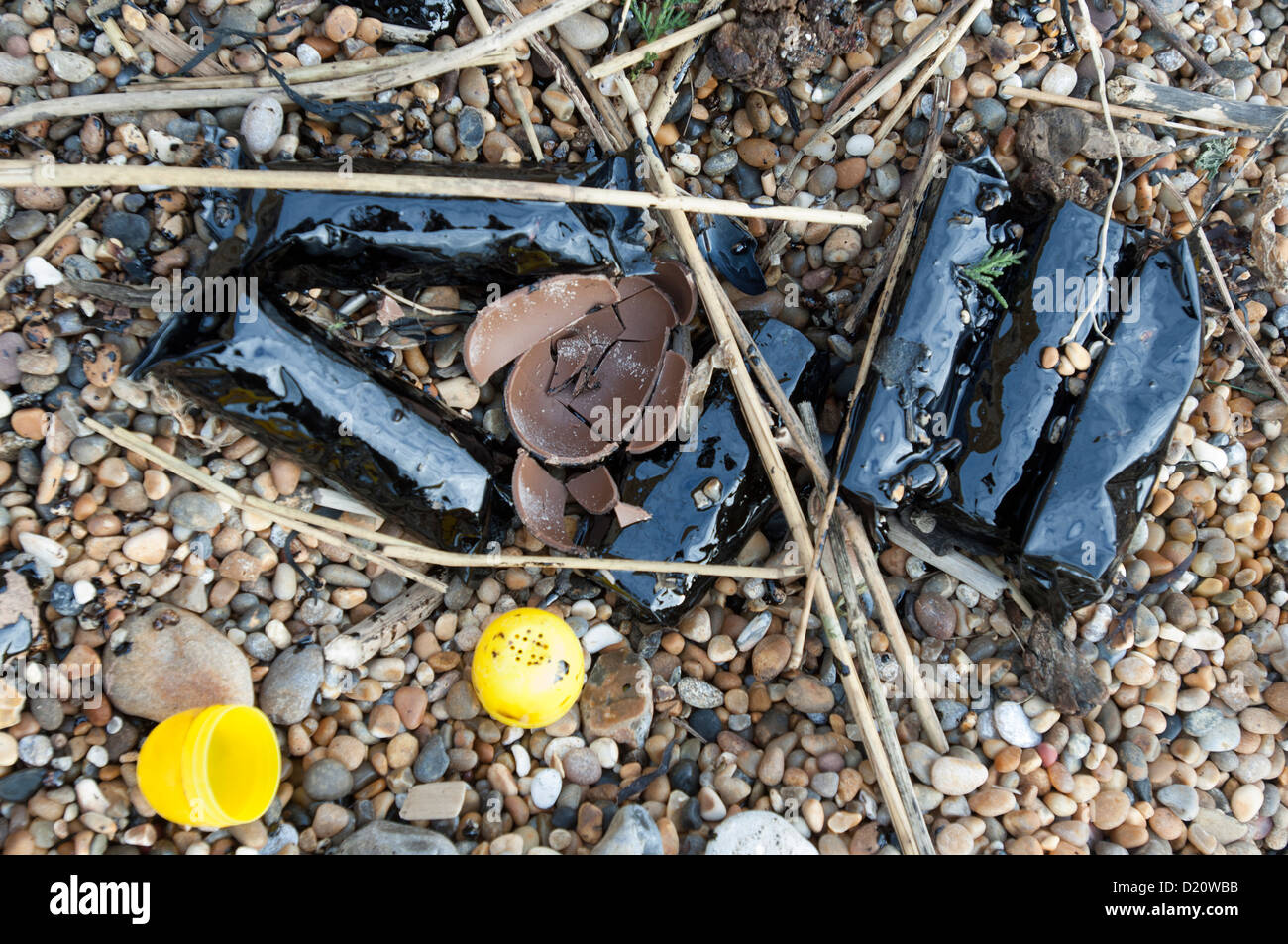 Los resultados de la contaminación por petróleo en buques de un cargamento de dulces y chocolates Foto de stock