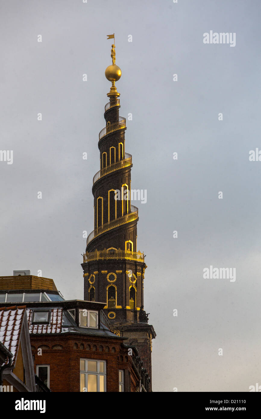 La torre de la Iglesia, distrito de Christianshavn, Copenhague, Dinamarca, Europa Foto de stock