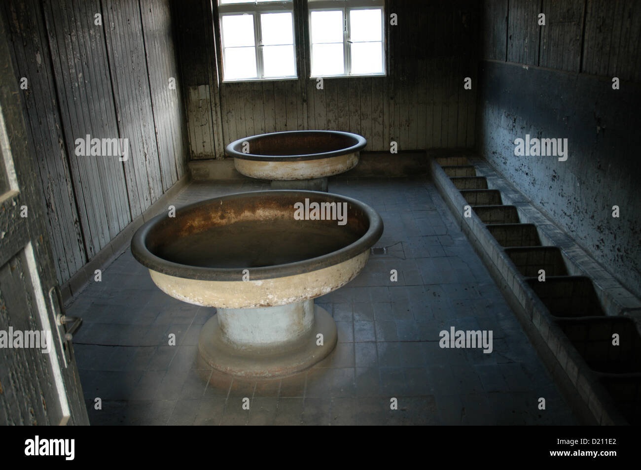El campo de concentración de Sachsenhausen. 1936-1945. Área de lavado para los presos. Oranienburg. Alemania. Foto de stock