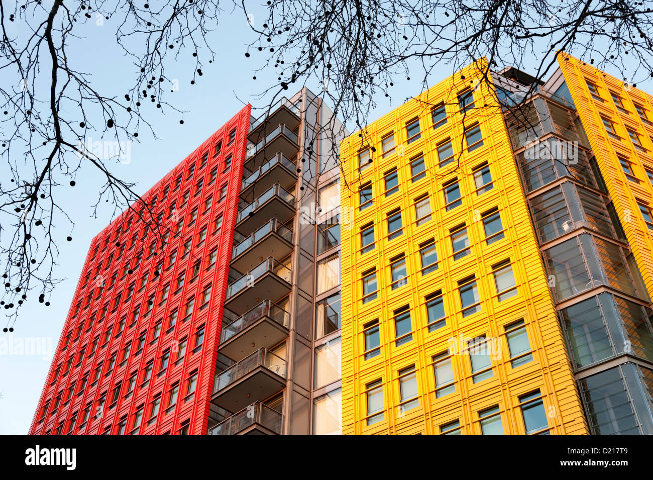 La colorida Central Saint Giles London edificios diseñados por el arquitecto italiano Renzo Piano, su primer trabajo en el REINO UNIDO Foto de stock