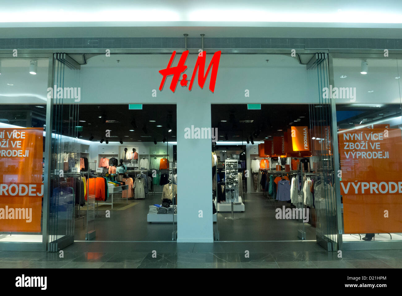 H&m fotografías e imágenes de alta resolución - Página 6 - Alamy