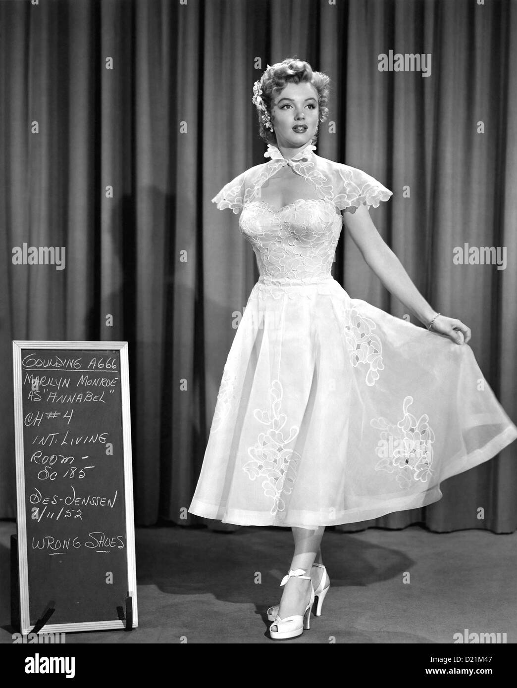 MARILYN MONROE (1926-1962) actriz estadounidense en un costuinme montaje de  la película de 1952 no estamos casados ! Fotografía de stock - Alamy
