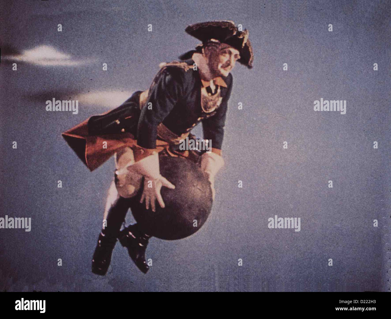 Muenchhausen Muenchhausen Muenchhausens Beruehmt ist (Hans Albers) Flug auf der Kanonenkugel. *** Título Local *** 1943 -- Foto de stock