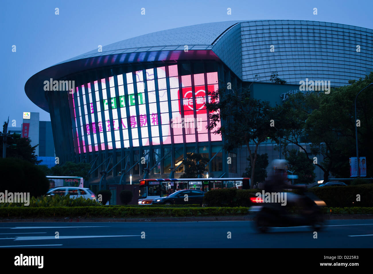 Enorme pantalla publicidad,Taipei Foto de stock