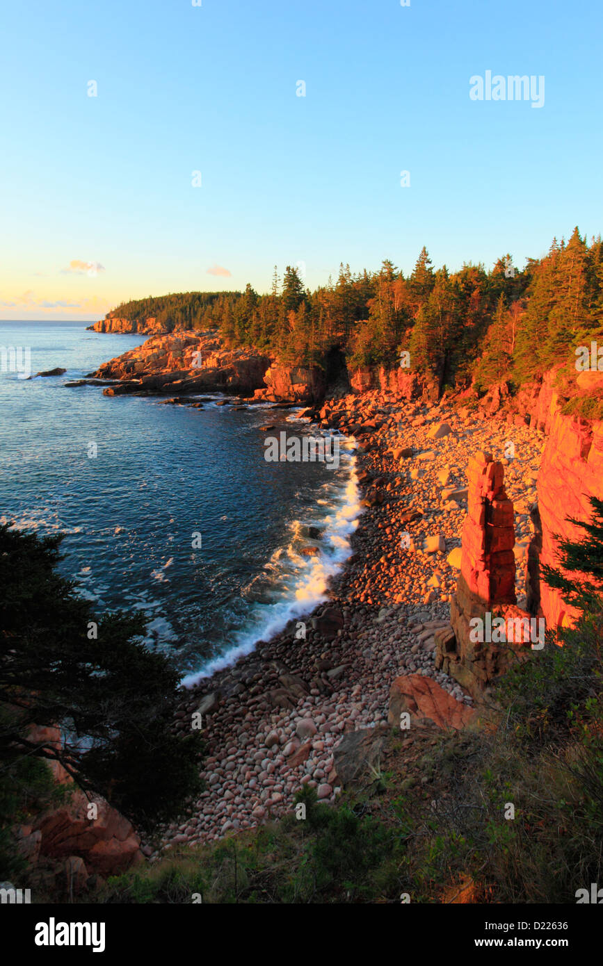 Amanecer en Monumento Cove, Otter Cliff, el Parque Nacional de Acadia ...