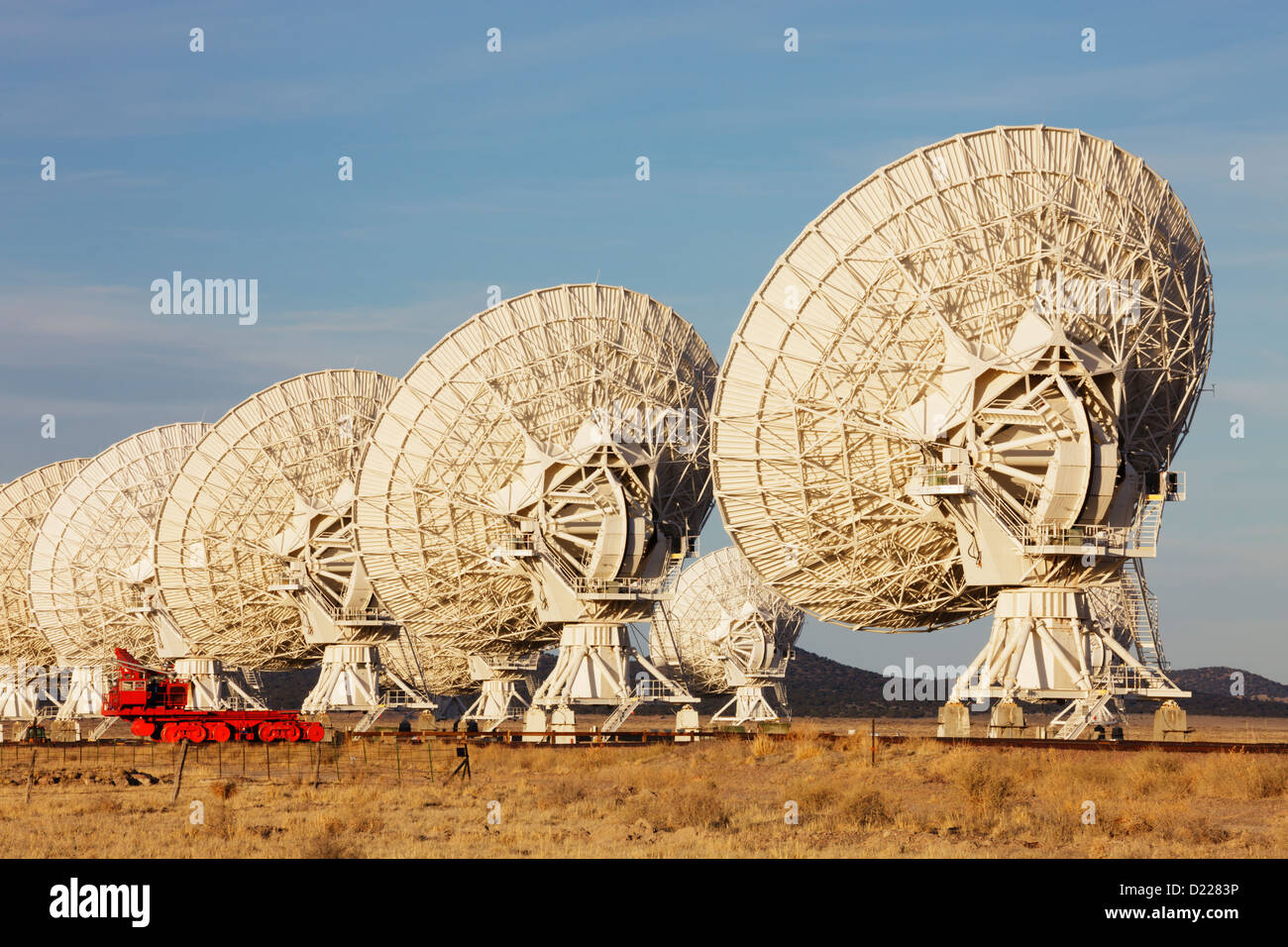 Platos en el telescopio de radio Very Large Array (VLA), Nuevo México, EE.UU.. Foto de stock