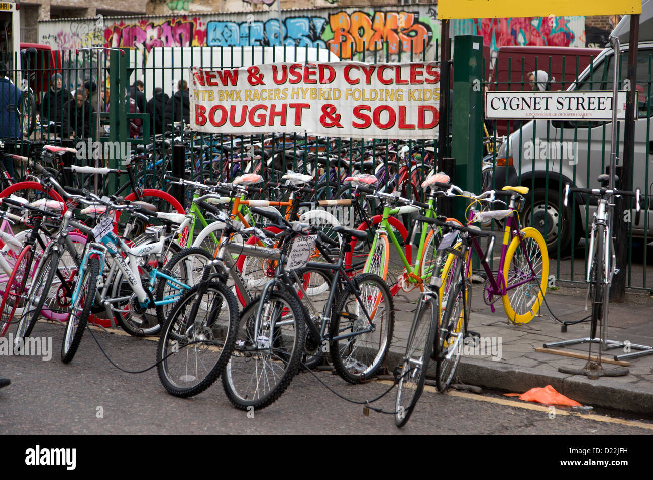 Bicicletas de segunda mano en venta en Cygnet Street, cerca del mercado de  Brick Lane, Londres, Reino Unido Fotografía de stock - Alamy