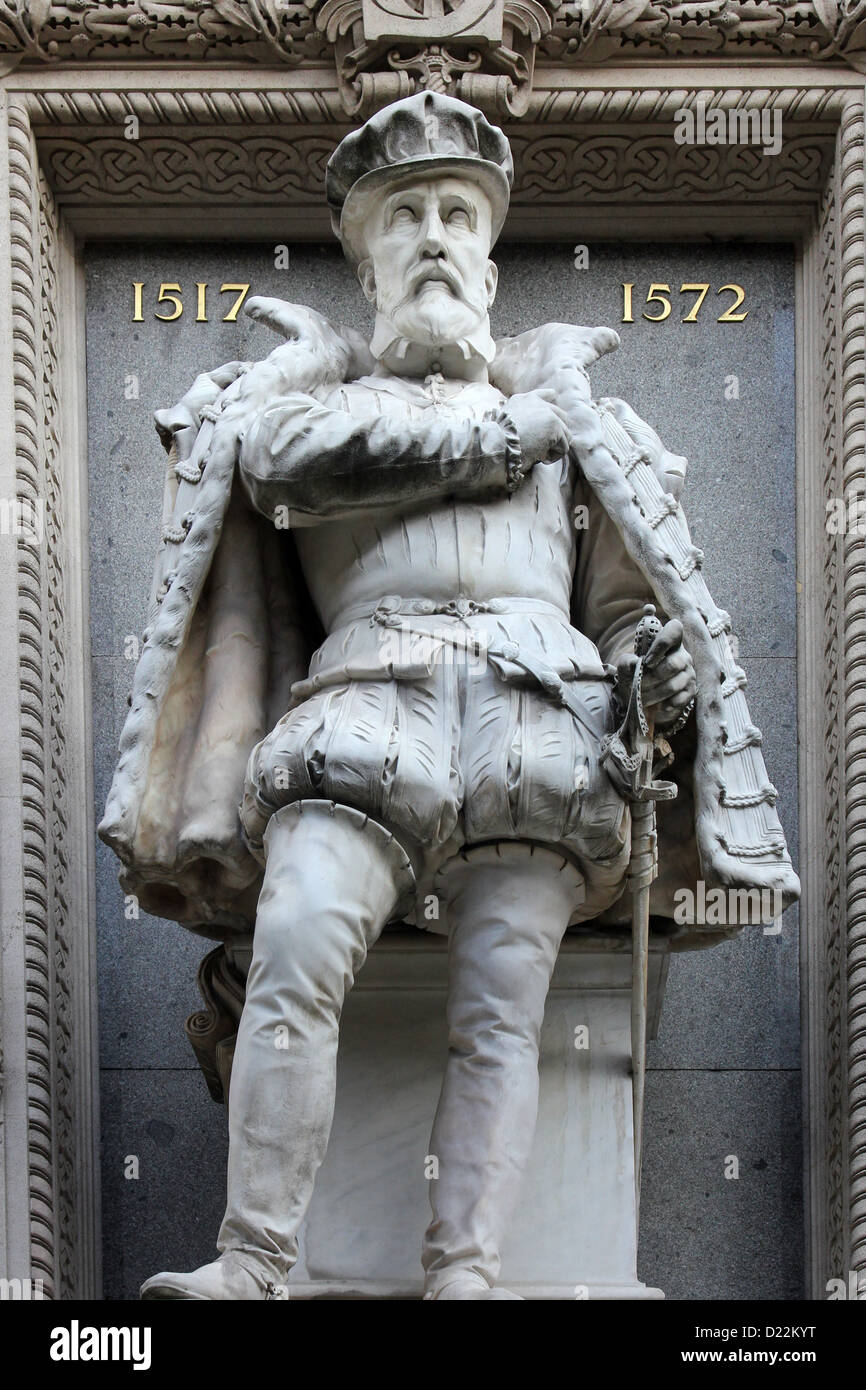 Monumento a Gaspard de Coligny;, por Gustave Crauck (1827-1905), en la Iglesia Protestante del oratorio del Louvre, París. Foto de stock