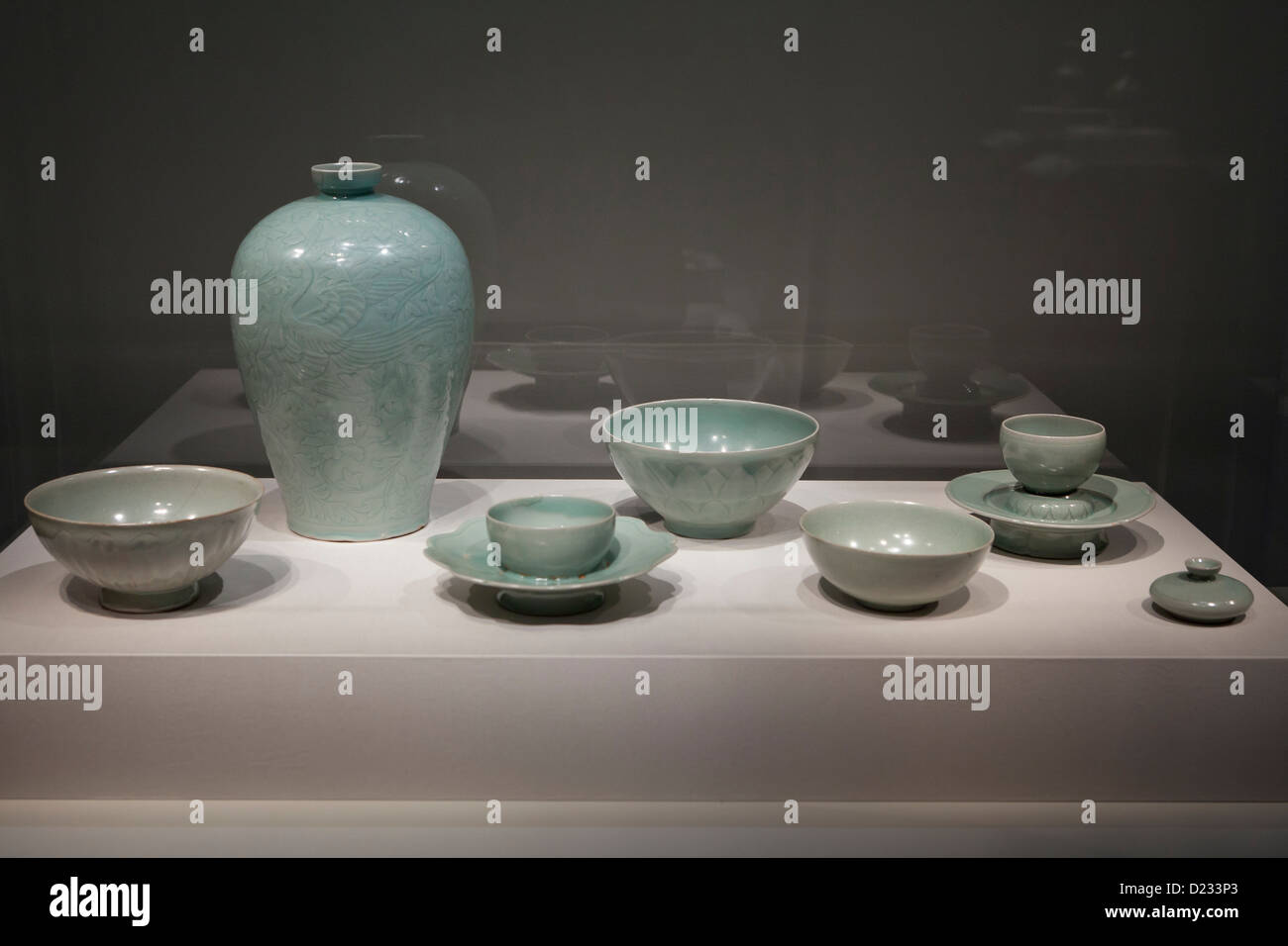 Jar y cuencos de Corea desde el periodo Goryeo, siglo XIII Foto de stock