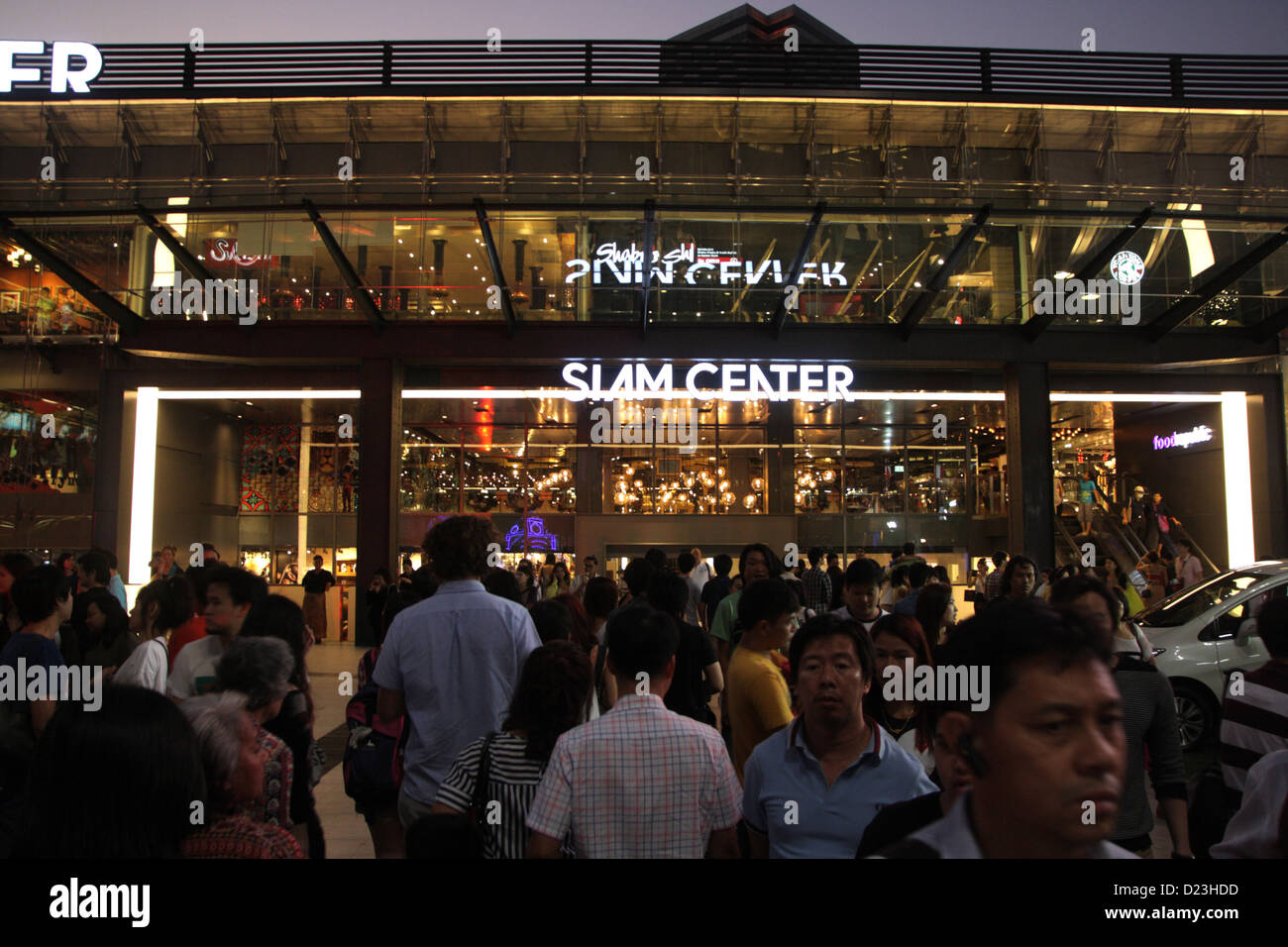 El Siam Center shopping mall nueva remodelación , el primer centro comercial de Tailandia, construido hace 40 años, completa remodelación en 11 Jan 2013 Foto de stock