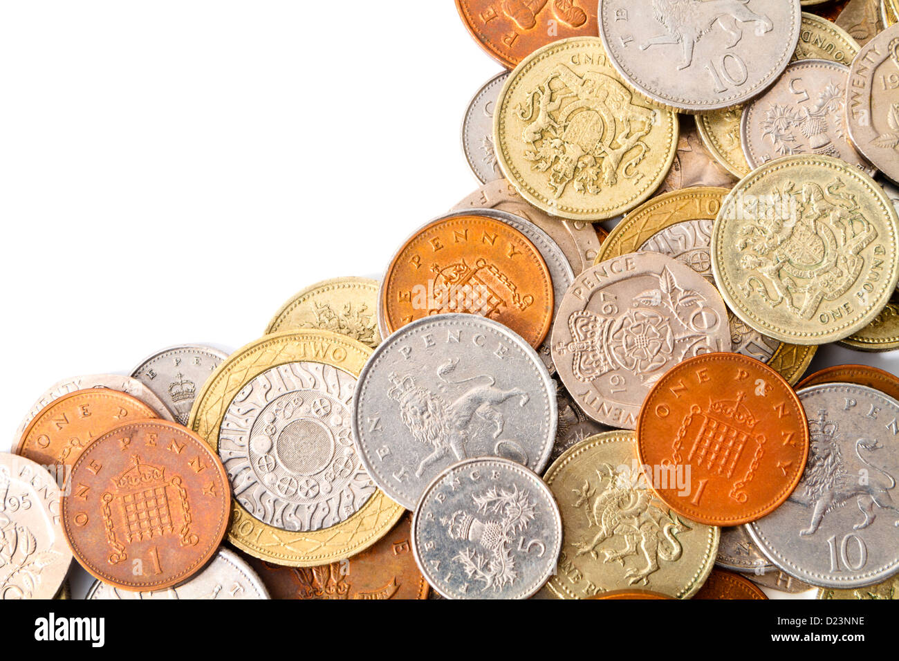 Un montón de Gran Bretaña moderna monedas con espacio de copia en blanco de la izquierda para el diseñador. Foto de stock