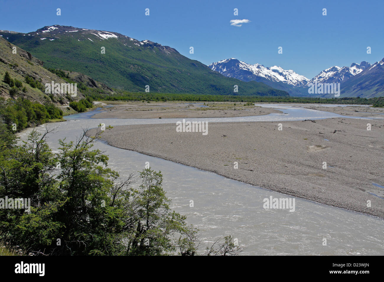 Río de las Vueltas y la Cordillera de Los Andes, Los Glaciares, NP, Patagonia, Argentina Foto de stock