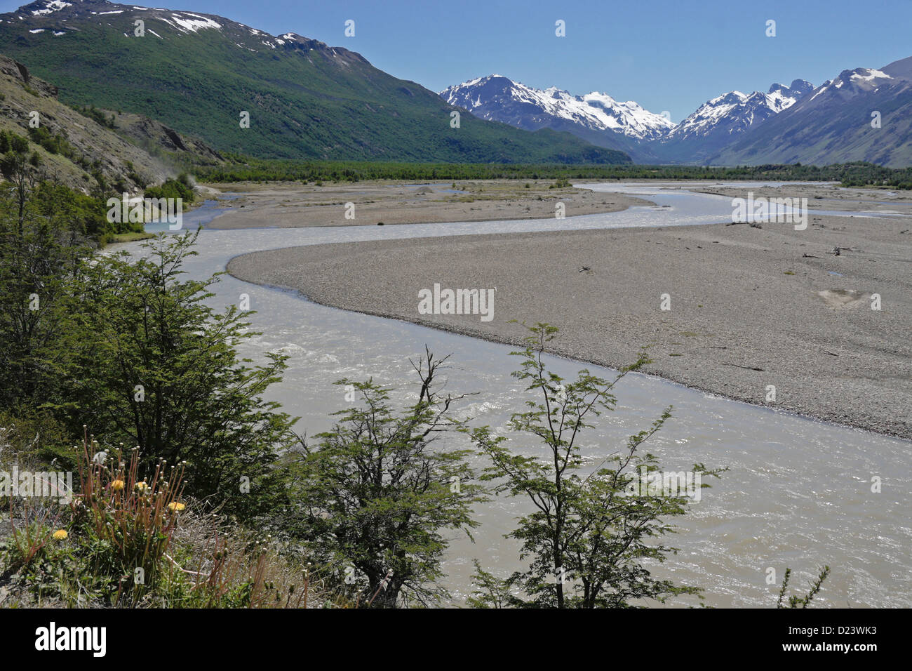 Río de las Vueltas y la Cordillera de Los Andes, Los Glaciares, NP, Patagonia, Argentina Foto de stock