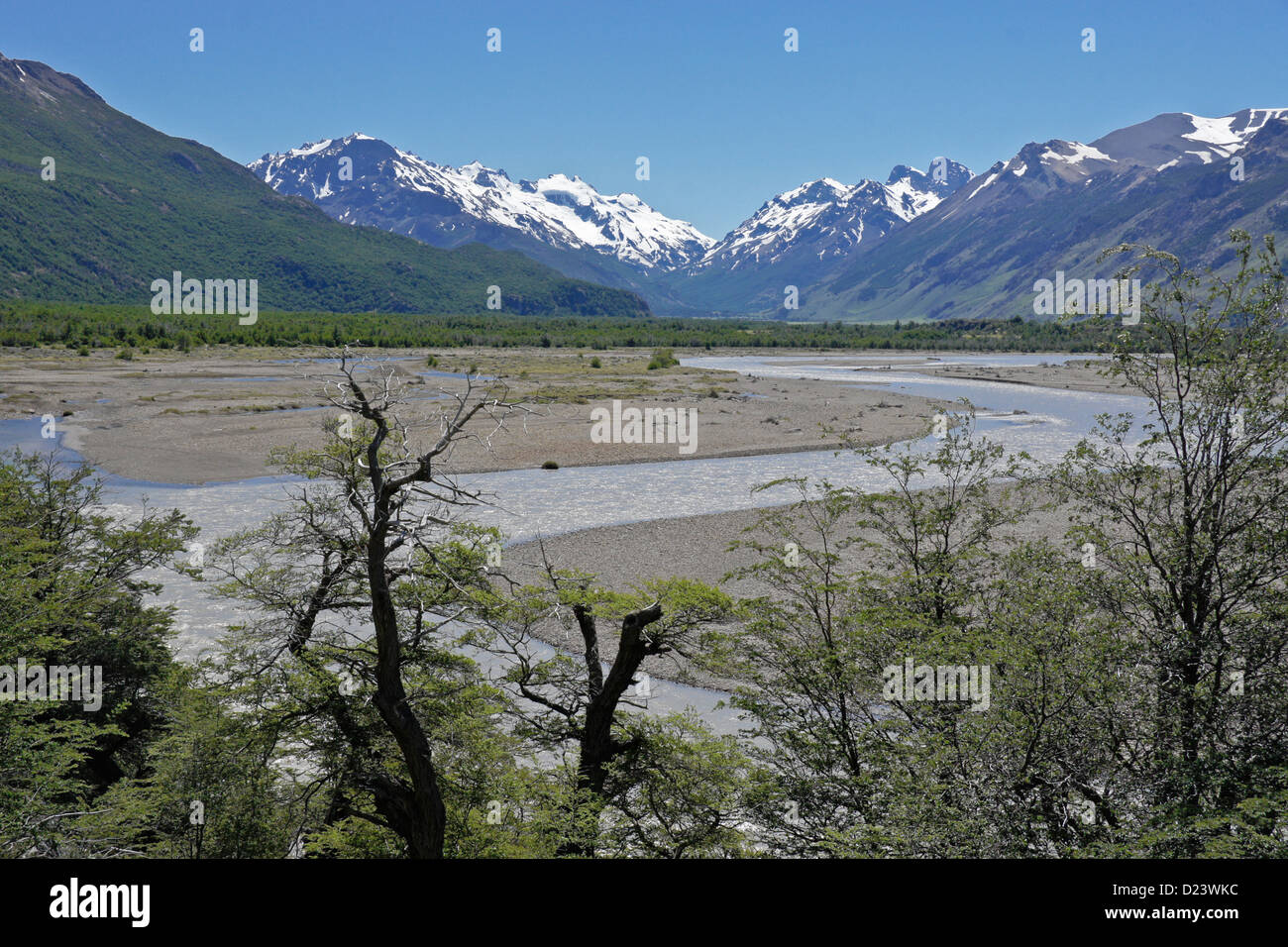 Río de las Vueltas y la Cordillera de Los Andes, Los Glaciares, NP, Patagonia, Argentina Foto de stock