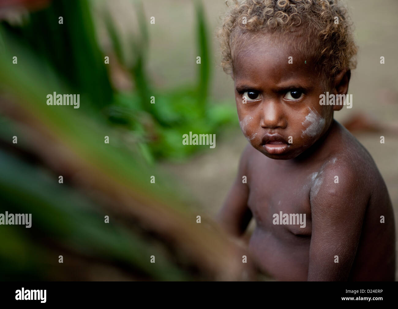 Bebé de Langania Village, Nueva Irlanda Isla, Papua Nueva Guinea Foto de stock