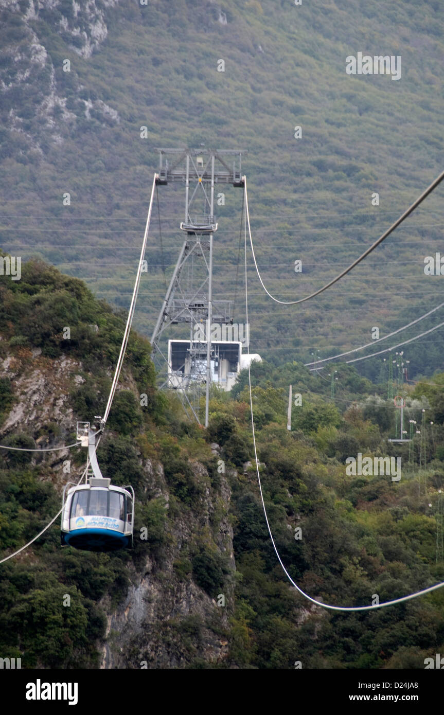 Teleférico del lago de garda fotografías e imágenes de alta resolución -  Alamy