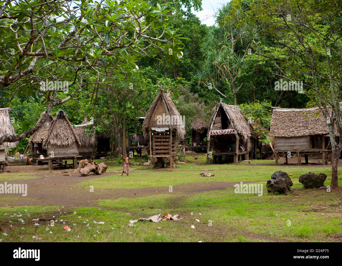 Pueblo tradicional, la isla de Trobriand, Papua Nueva Guinea Foto de stock