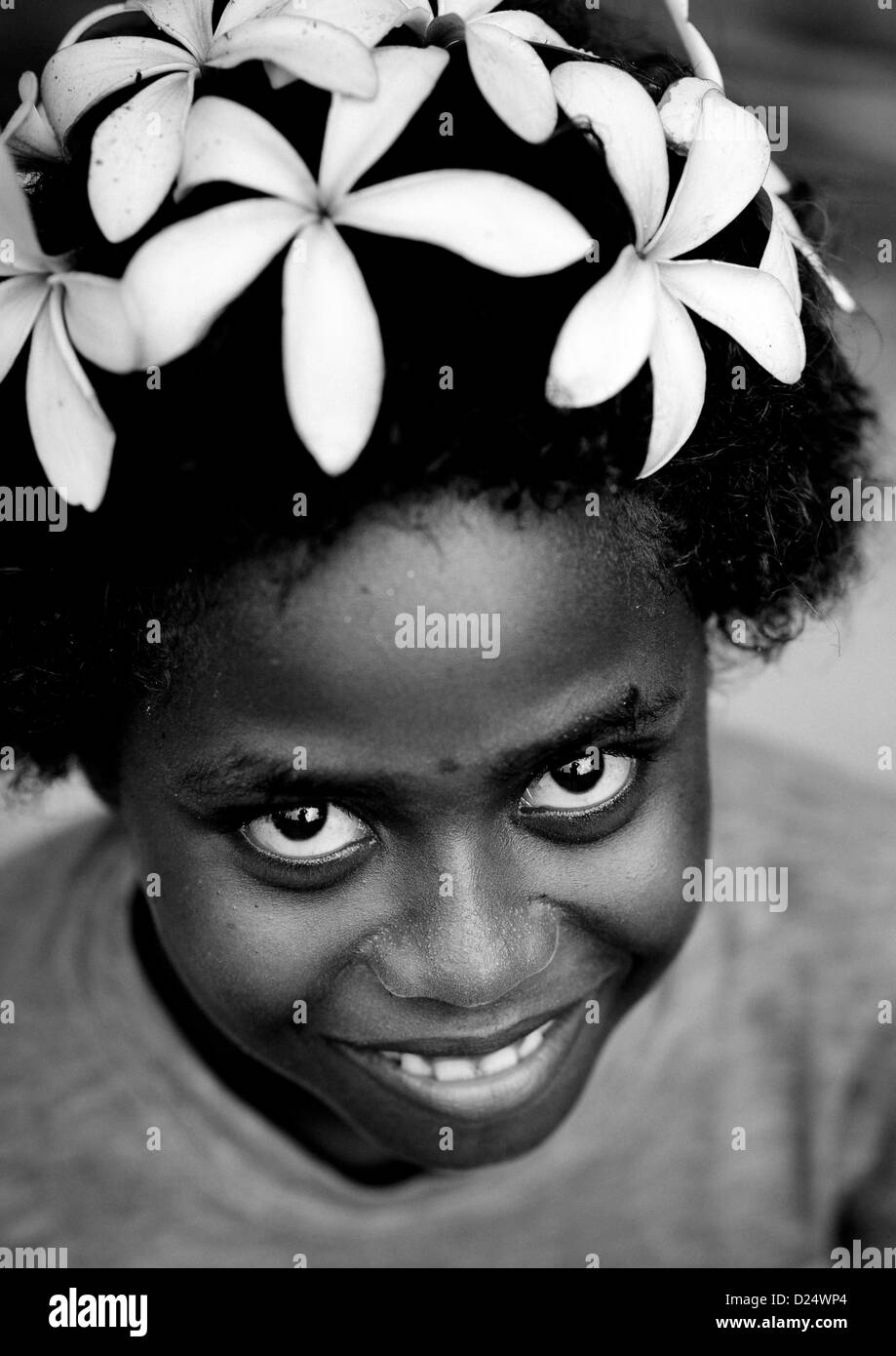 Chica de región autónoma de Bougainville en ropa tradicional, Papua Nueva Guinea Foto de stock