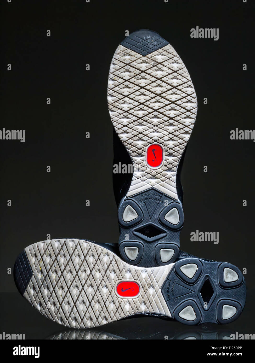 Sensor Nike+ logotipo en zapatillas' soles Fotografía de stock - Alamy