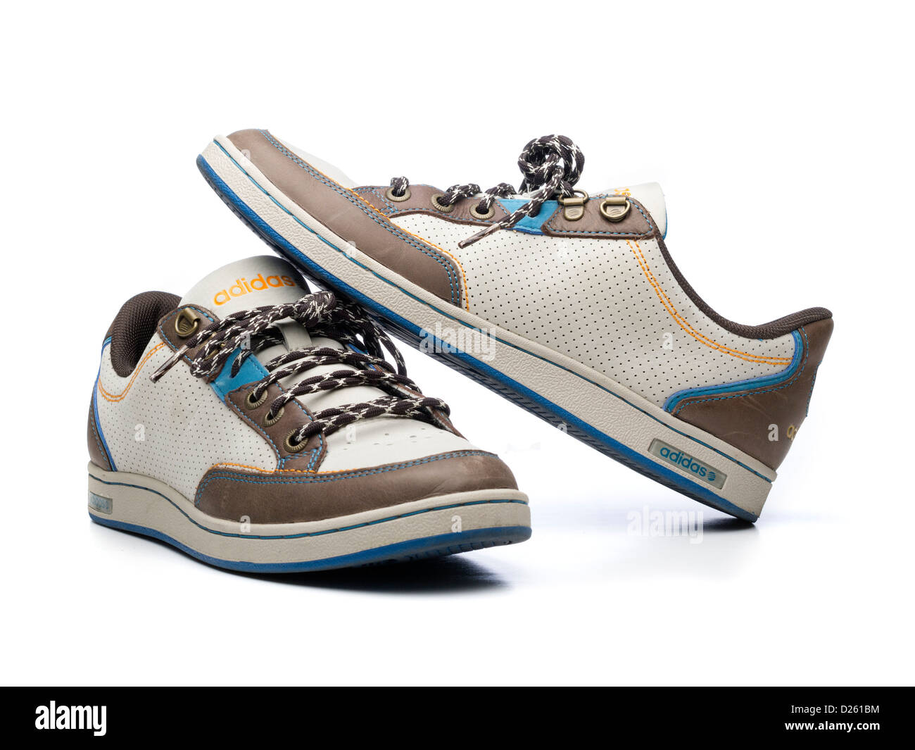 Adidas shoes fotografías e imágenes de alta resolución - Alamy