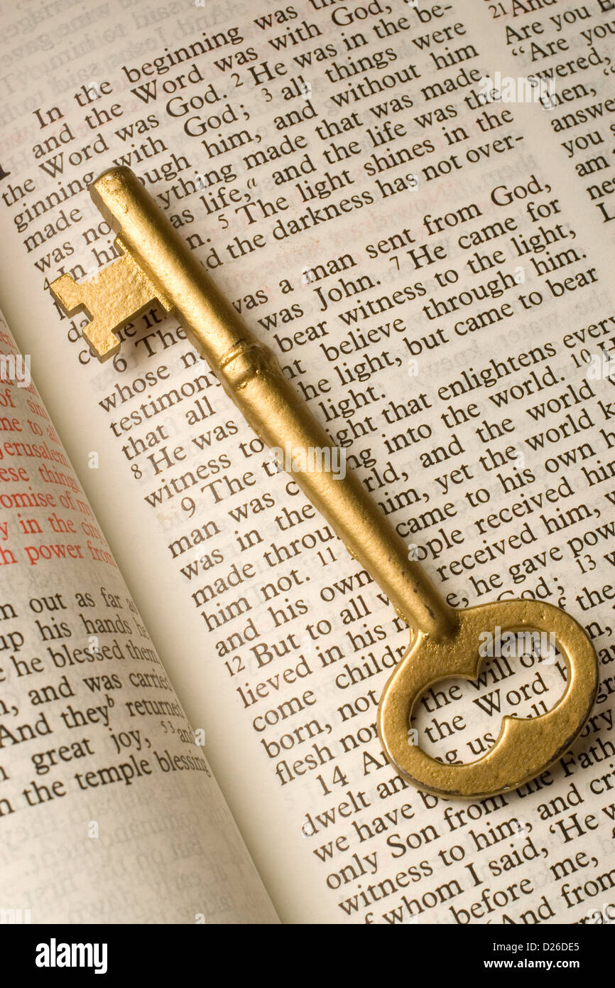 Clave en la página de la Biblia Fotografía de stock Alamy