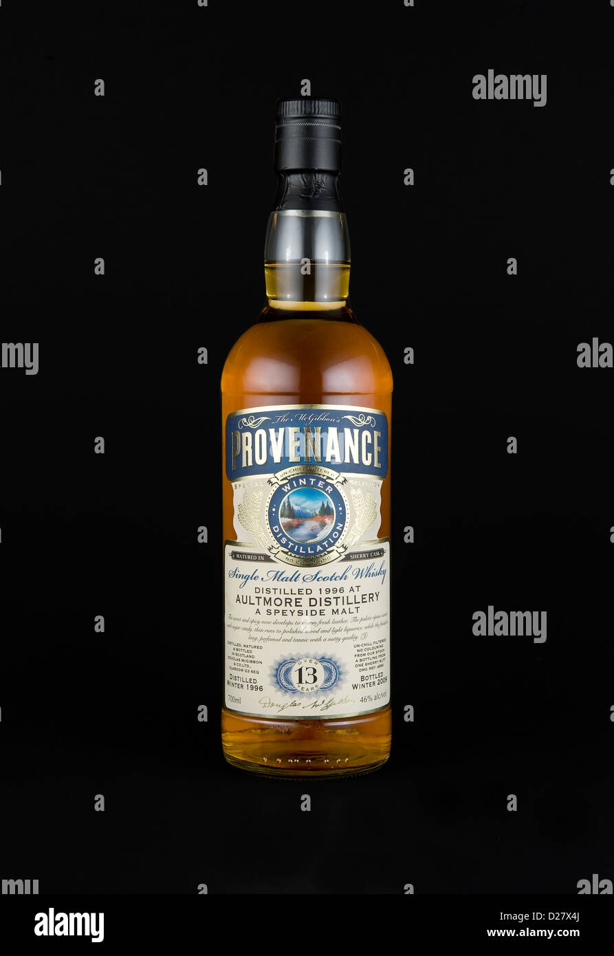 Botella de whisky de malta de procedencia Foto de stock