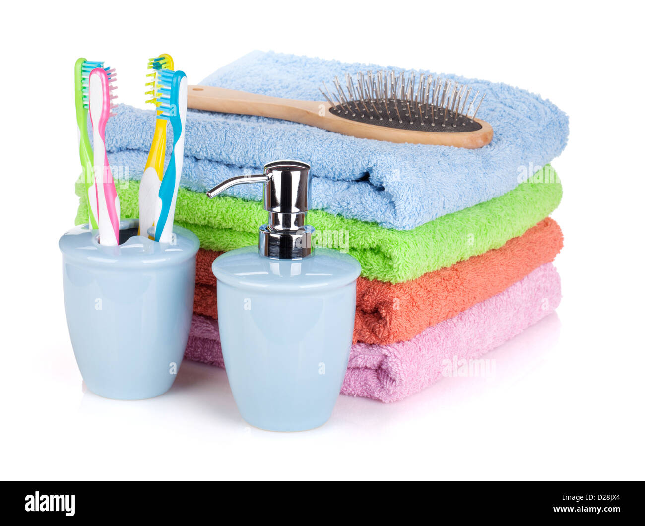 шампунь и мочалка. принадлежности для гигиены. полотенце щетка. мыло полотенце зубная щетка. зубная щётка и полотенц.