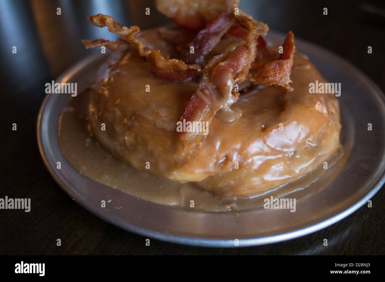 Maple bacon donut fotografías e imágenes de alta resolución Alamy