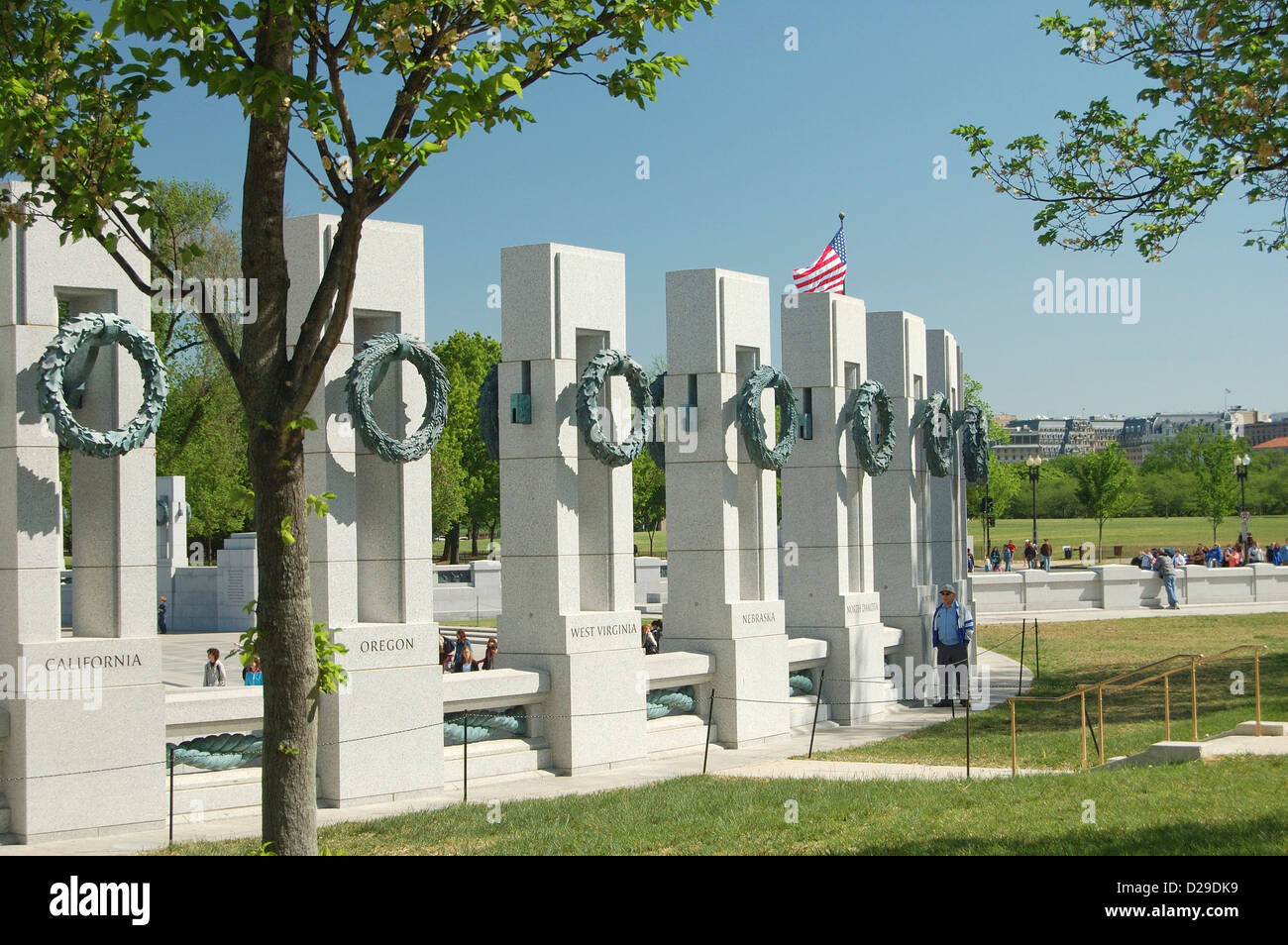 Columnas del Memorial de la Segunda Guerra Mundial en el Mall de Washington. Cada columna representa un estado de EE.UU. Foto de stock