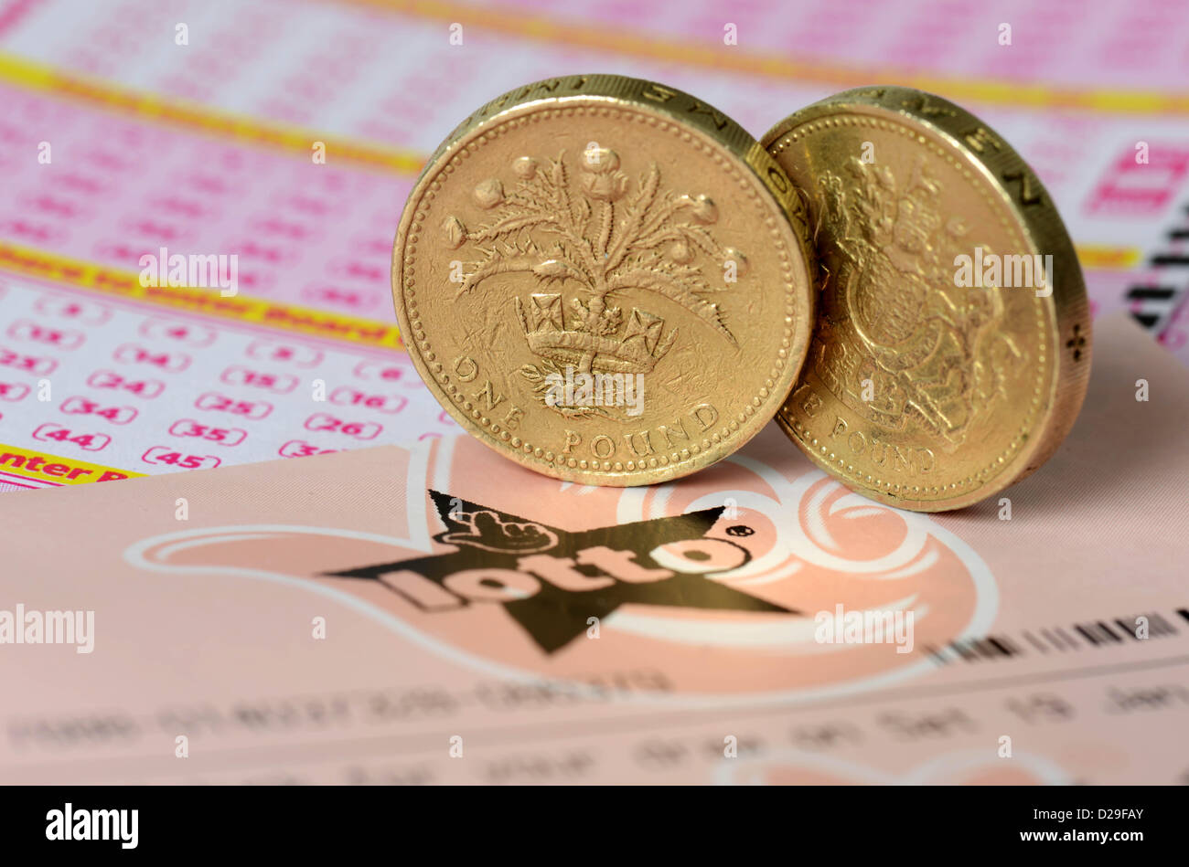 Lotería, aumentar a dos libras de la Lotería Nacional en Gran Bretaña, REINO UNIDO Foto de stock