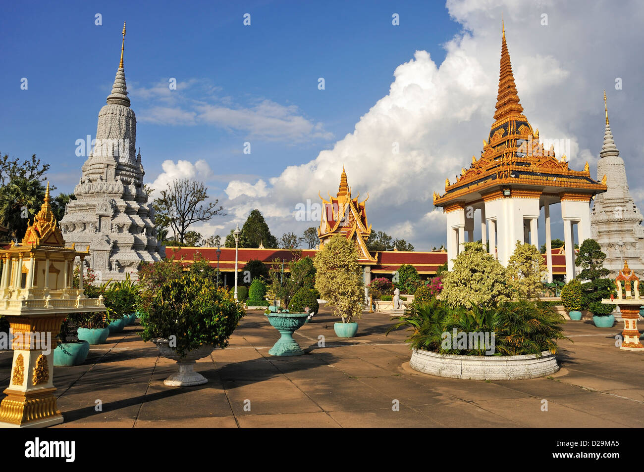 Jardines del Palacio Real, en Phnom Penh, Camboya Foto de stock
