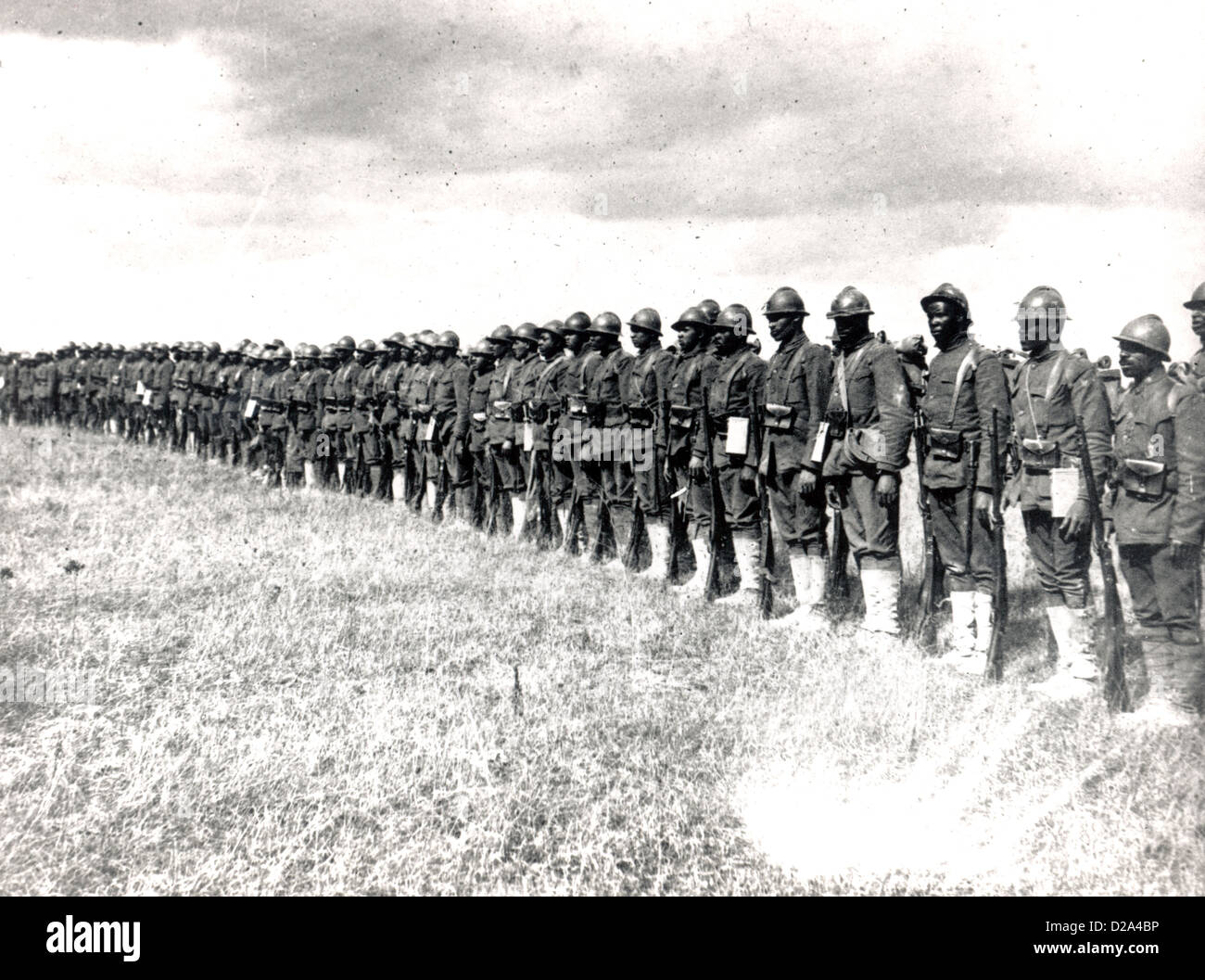 La I Guerra Mundial Negro tropas en Francia Imagen muestra parte 15ª Regimiento de Infantería de la Guardia Nacional de Nueva York organizó el Coronel Haywood Foto de stock