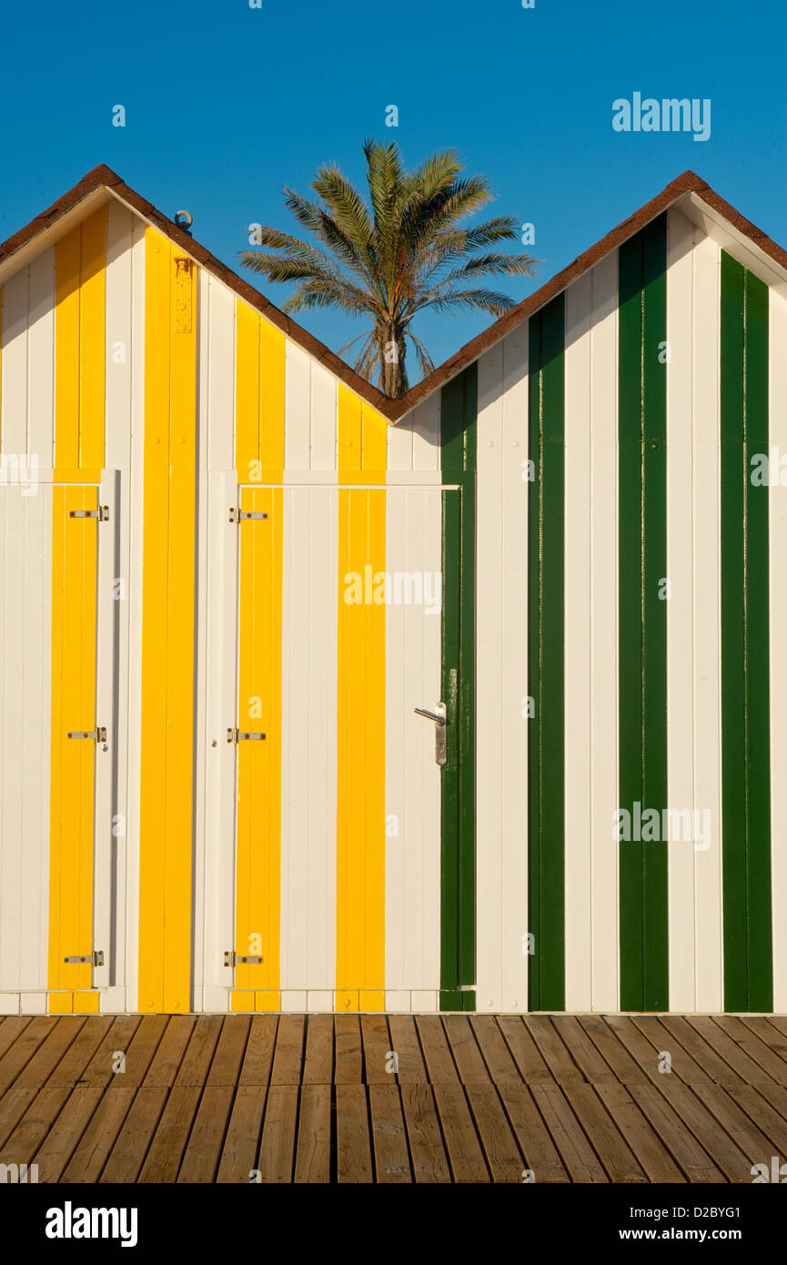 Cabañas de playa multicolor Foto de stock