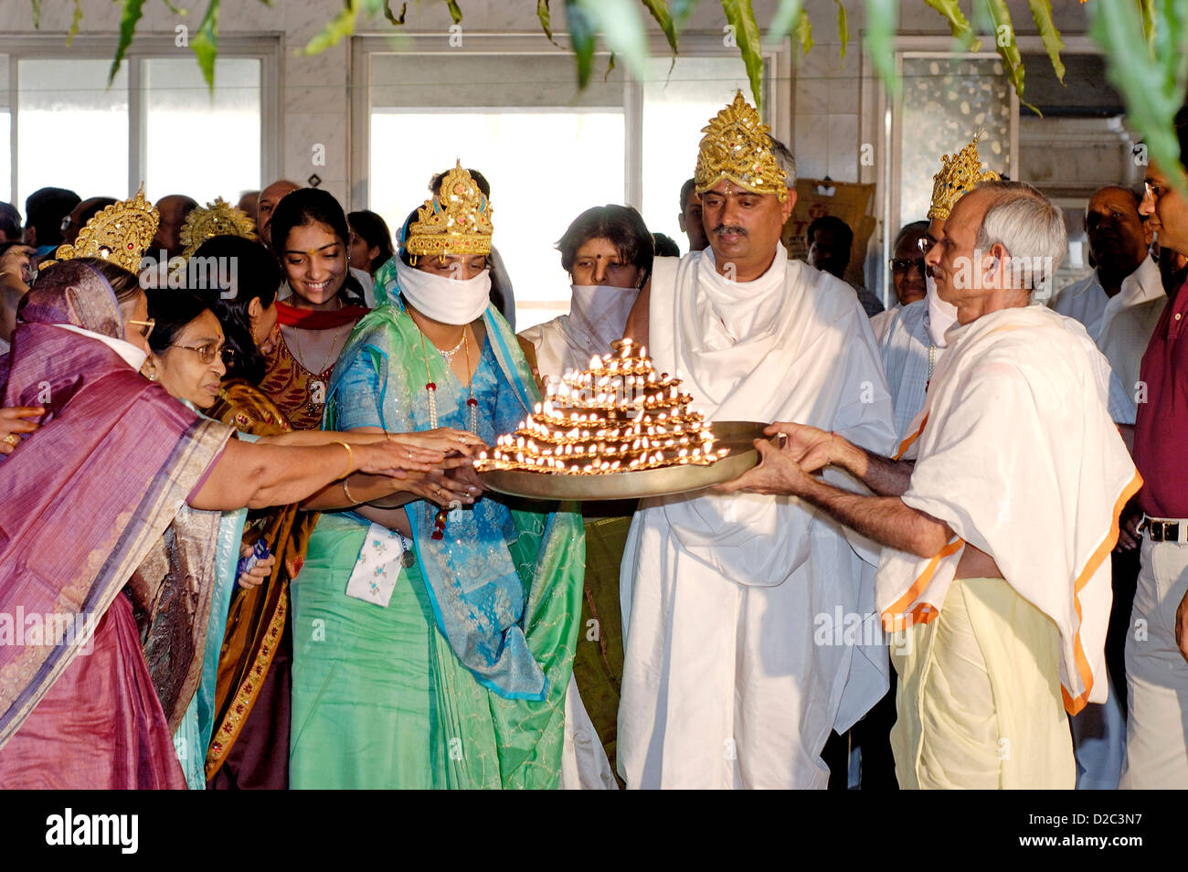 Oración especial ofrecida por la comunidad religiosa de Jain de la India Foto de stock