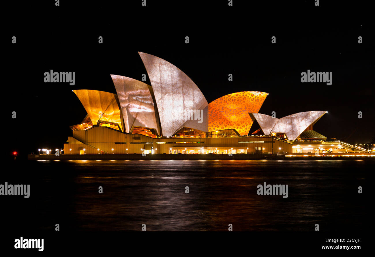 Sydney Opera House, ilustraciones animadas proyecciones "la iluminación de las velas' durante el Festival de Sydney Vivid Foto de stock