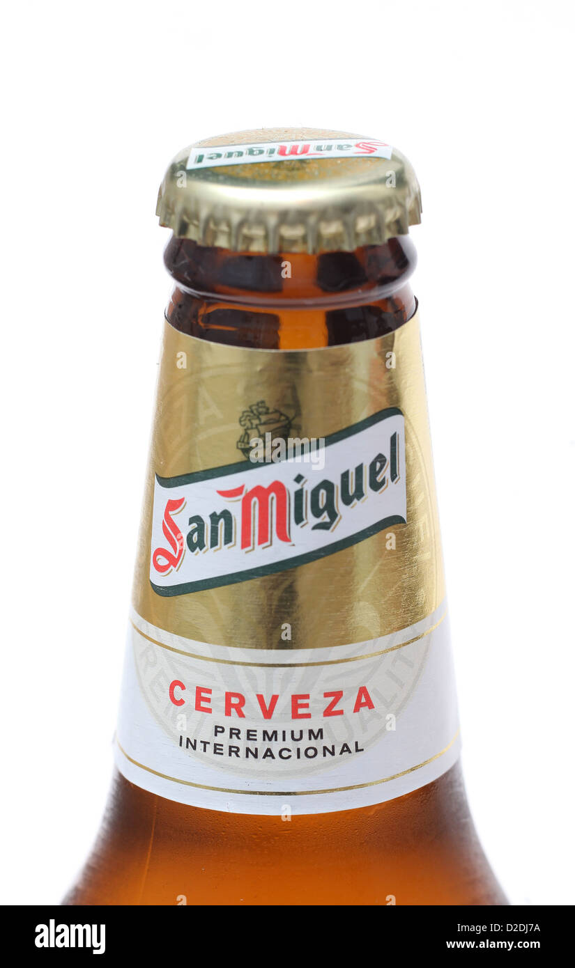 La parte superior de la botella de cerveza San Miguel Fotografía de stock -  Alamy