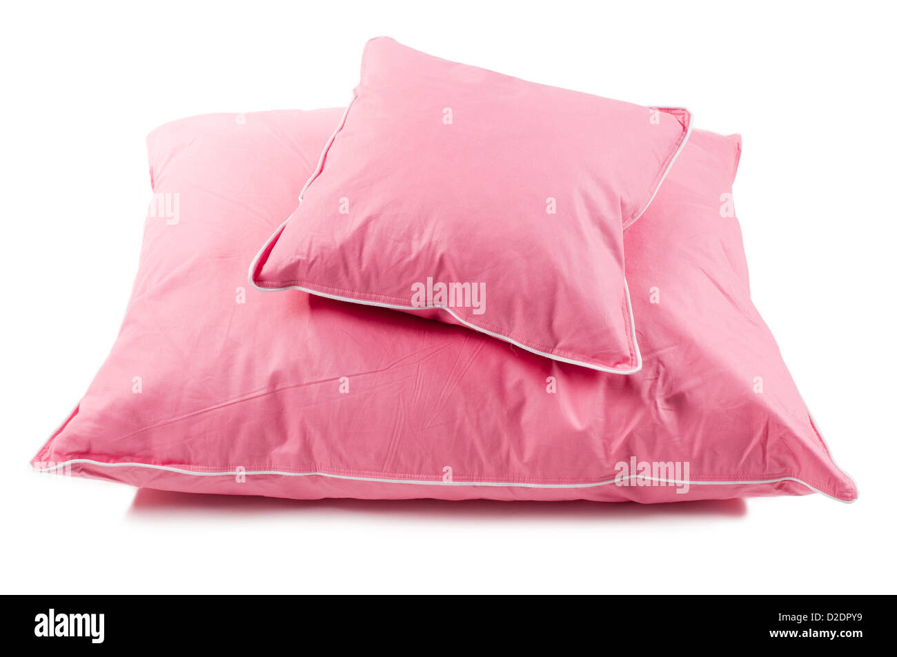 Dos almohadas mullidas de algodón sin cubierta Foto de stock