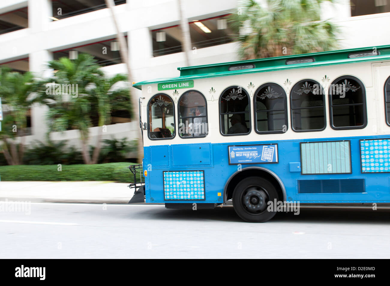 Una parada de autobús para recoger pasajeros en West Palm Beach, Florida Foto de stock