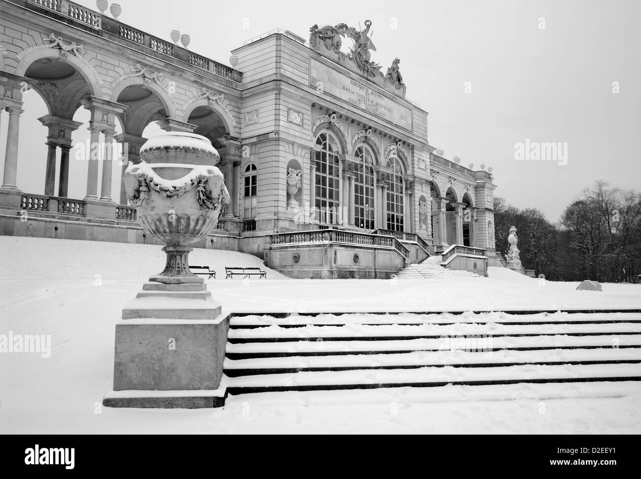 Viena - Gloriette del palacio Schonbrunn en invierno Foto de stock