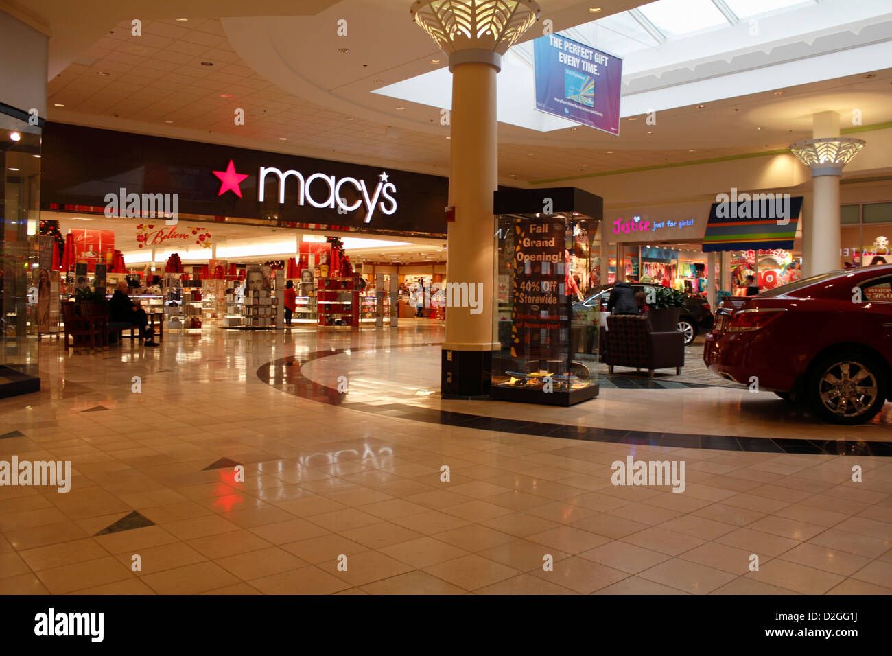 El interior de la Bangor, Maine Mall en EE.UU Fotografía de stock - Alamy
