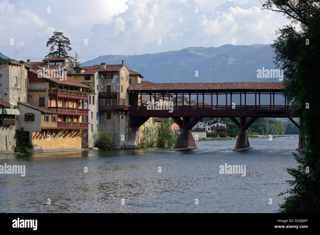 Ponte degli Alpini de Bassano del Grappa, Vicenza Véneto Italia Europa Foto de stock