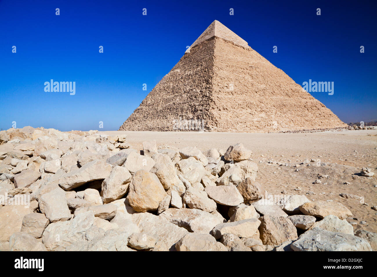 Pirámide de Khafre,Chefren Chephren,o,es la segunda más grande de los complejos o necrópolis de la meseta de Giza, cerca de El Cairo, Egipto Foto de stock